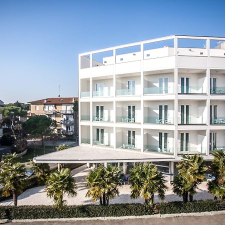 Hotel Oceanomare Punta Marina Bagian luar foto