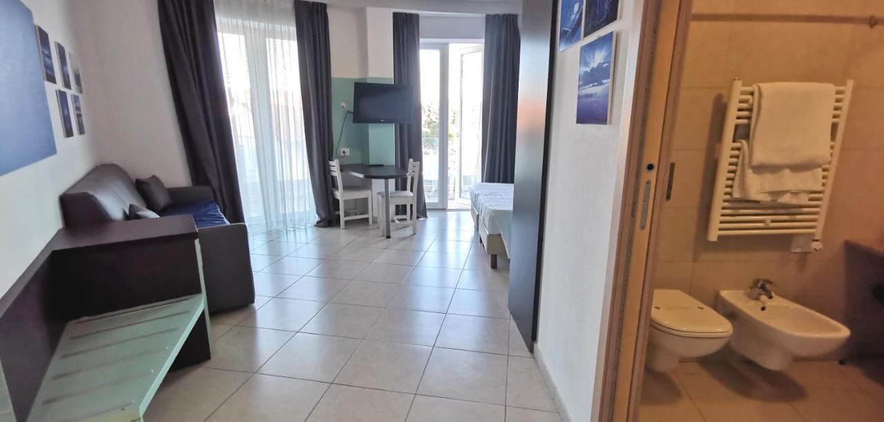 Hotel Oceanomare Punta Marina Bagian luar foto
