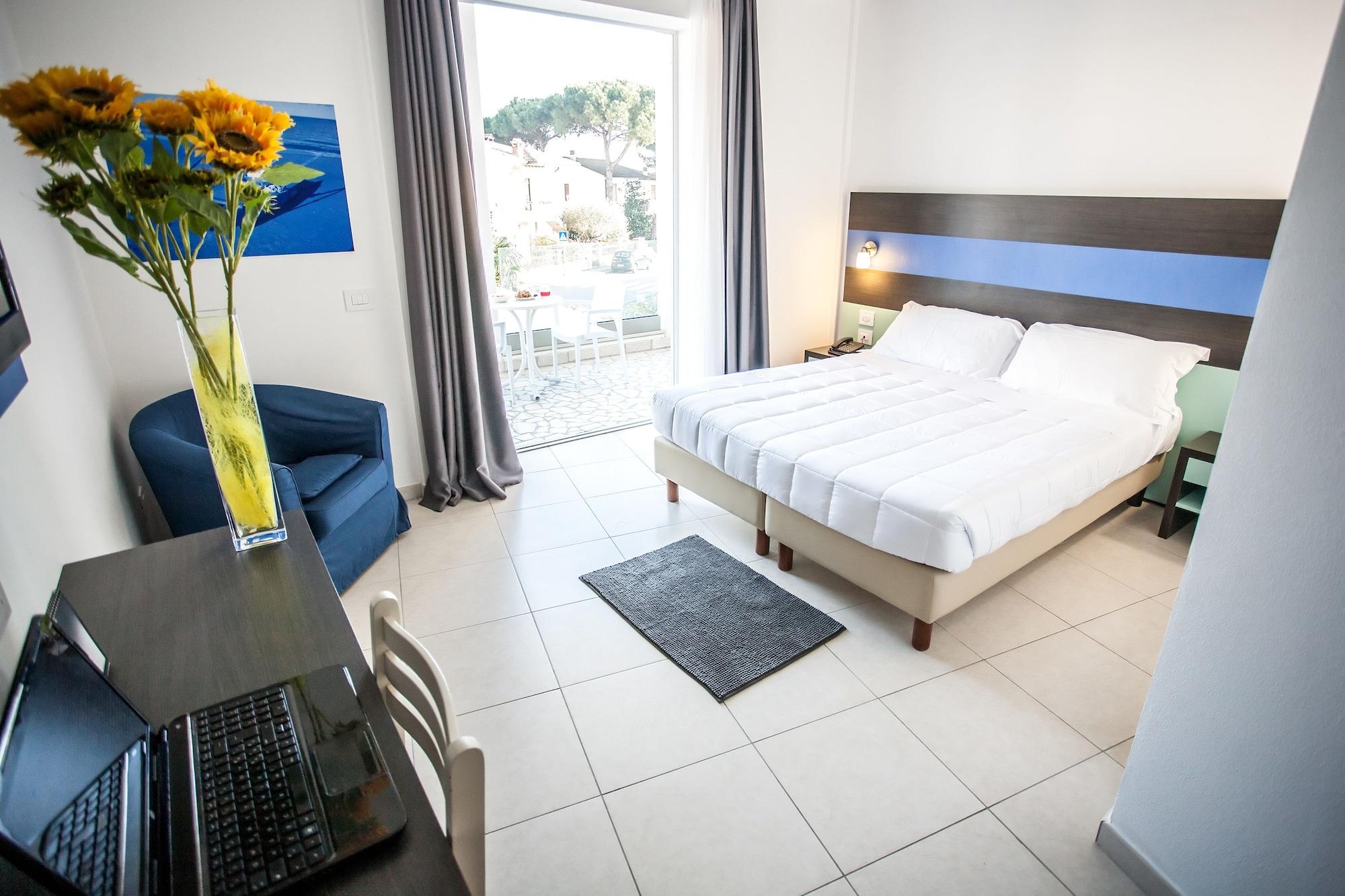 Hotel Oceanomare Punta Marina Bagian luar foto