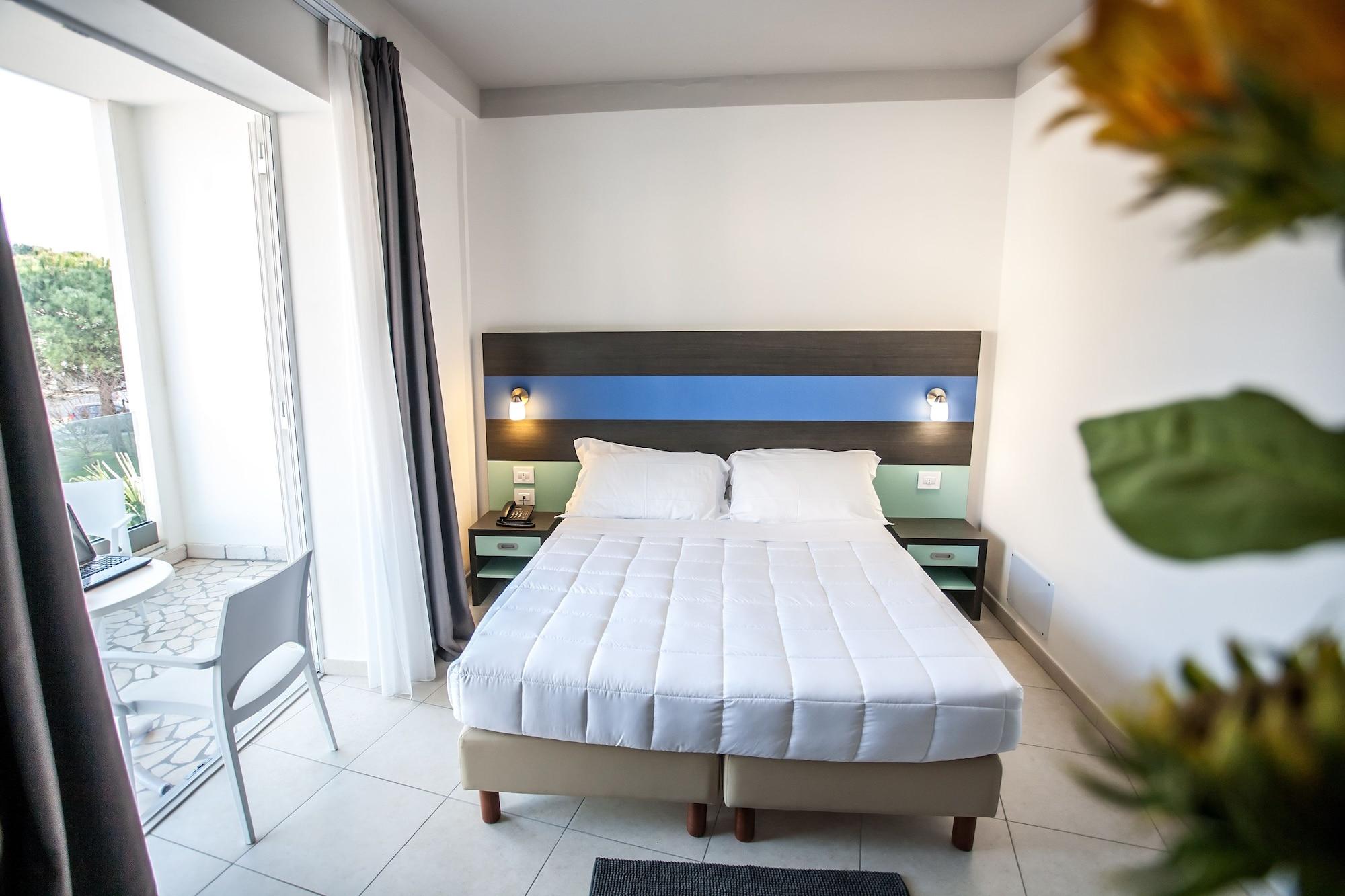 Hotel Oceanomare Punta Marina Bagian luar foto