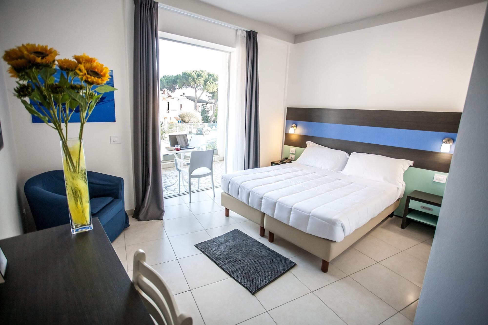 Hotel Oceanomare Punta Marina Bagian luar foto